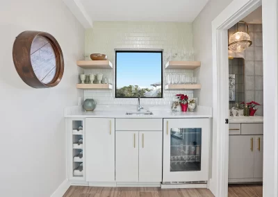 Sand Cliffs, wet bar